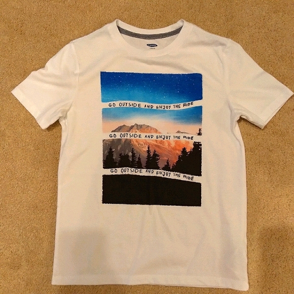 Old Navy Graphic Print Crew Neck Short Sleeve Tee - Picture 2 of 3